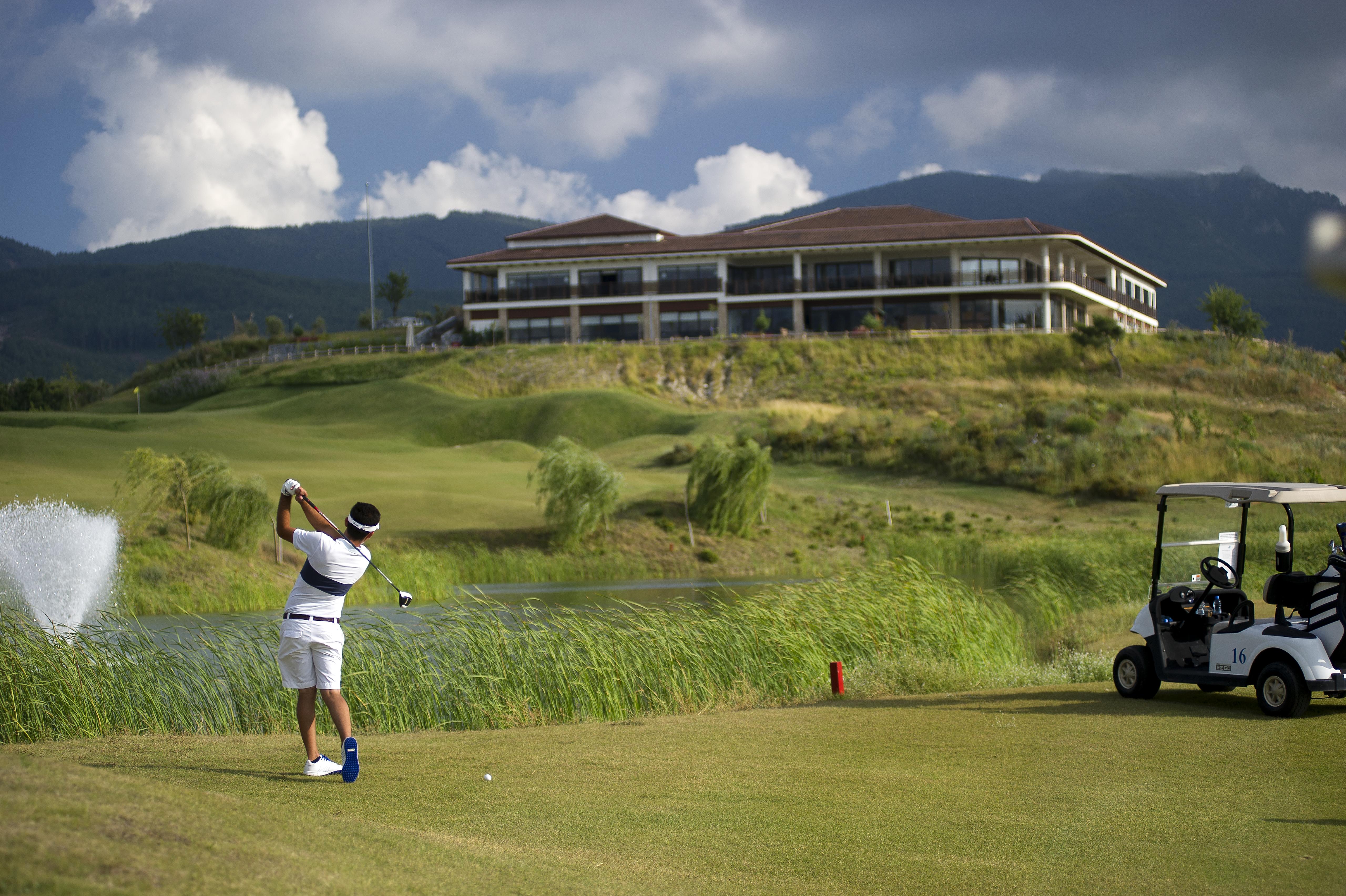 Ramada Resort Kusadasi & Golf Exterior photo Golf course in Lima, Peru