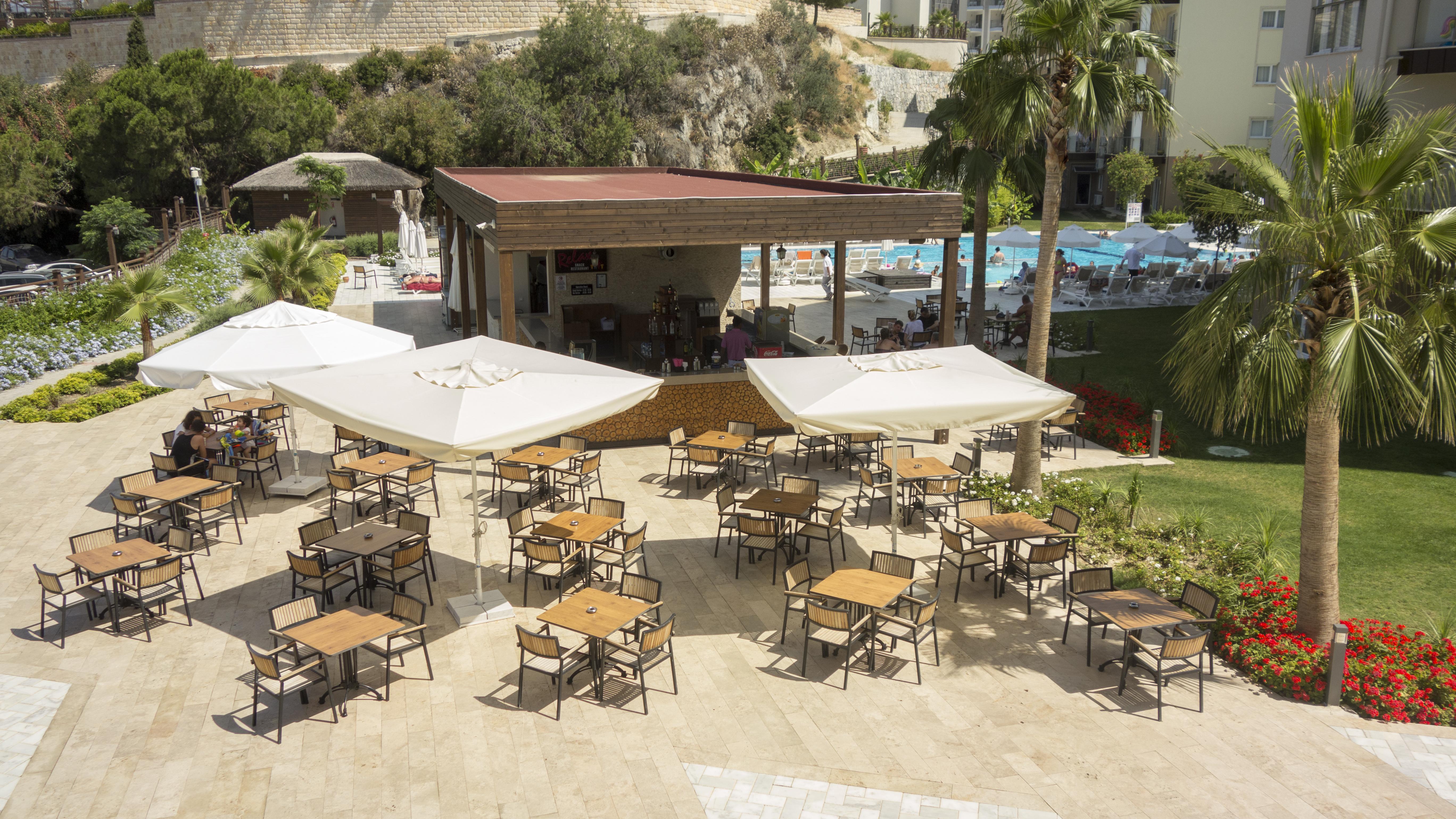Ramada Resort Kusadasi & Golf Exterior photo The pool bar at the hotel
