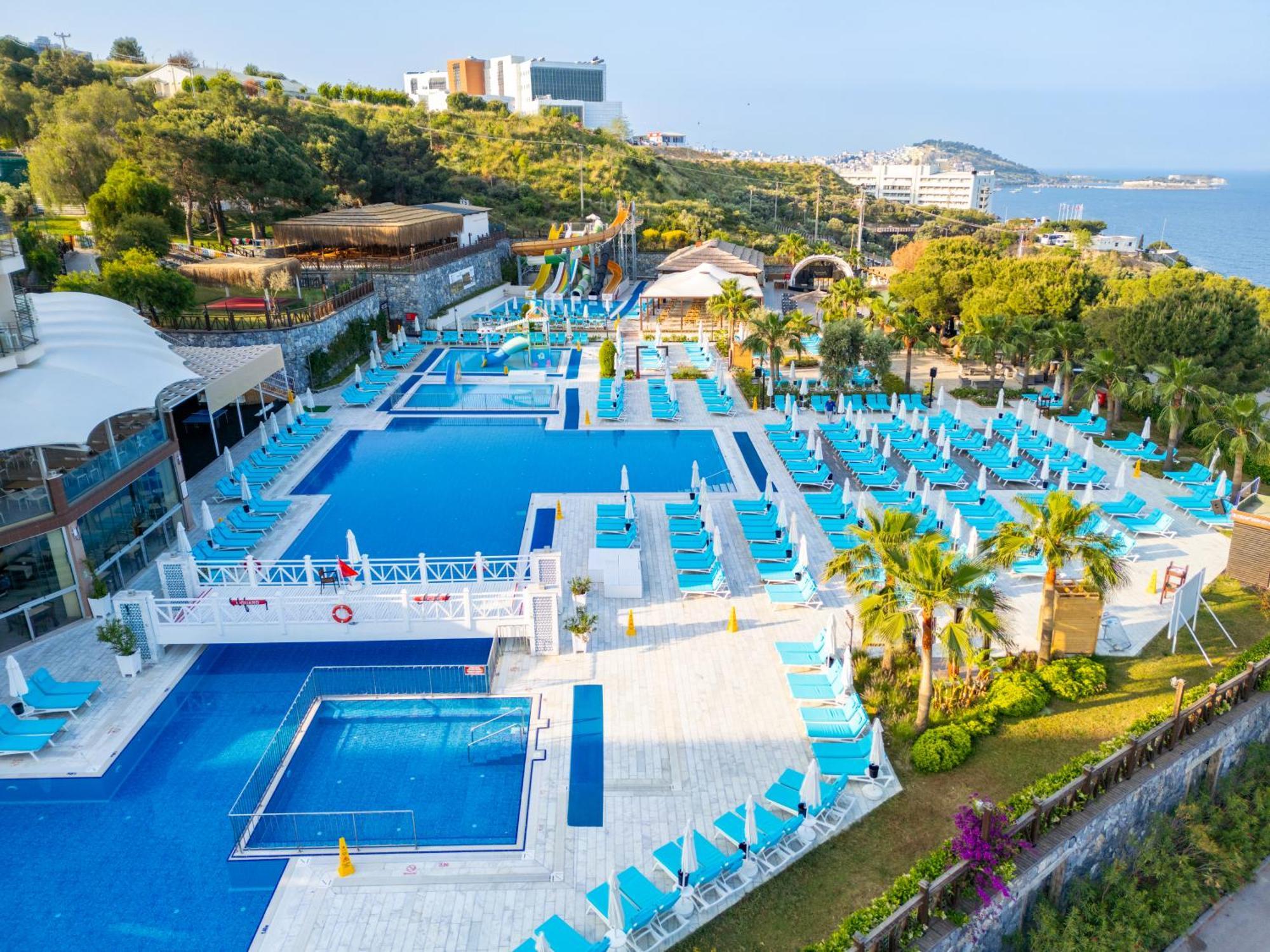 Ramada Resort Kusadasi & Golf Exterior photo Pool area