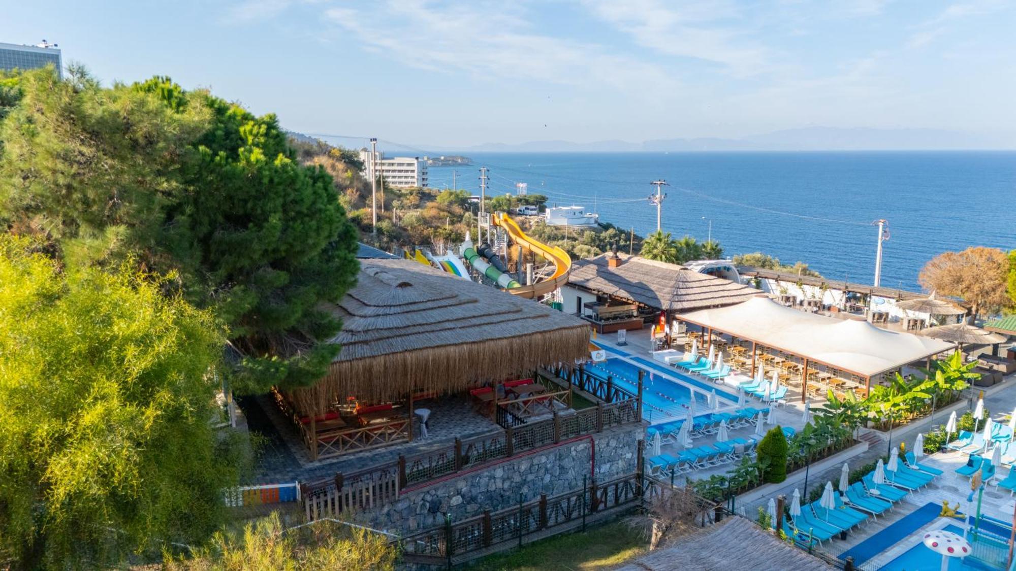 Ramada Resort Kusadasi & Golf Exterior photo View of the park