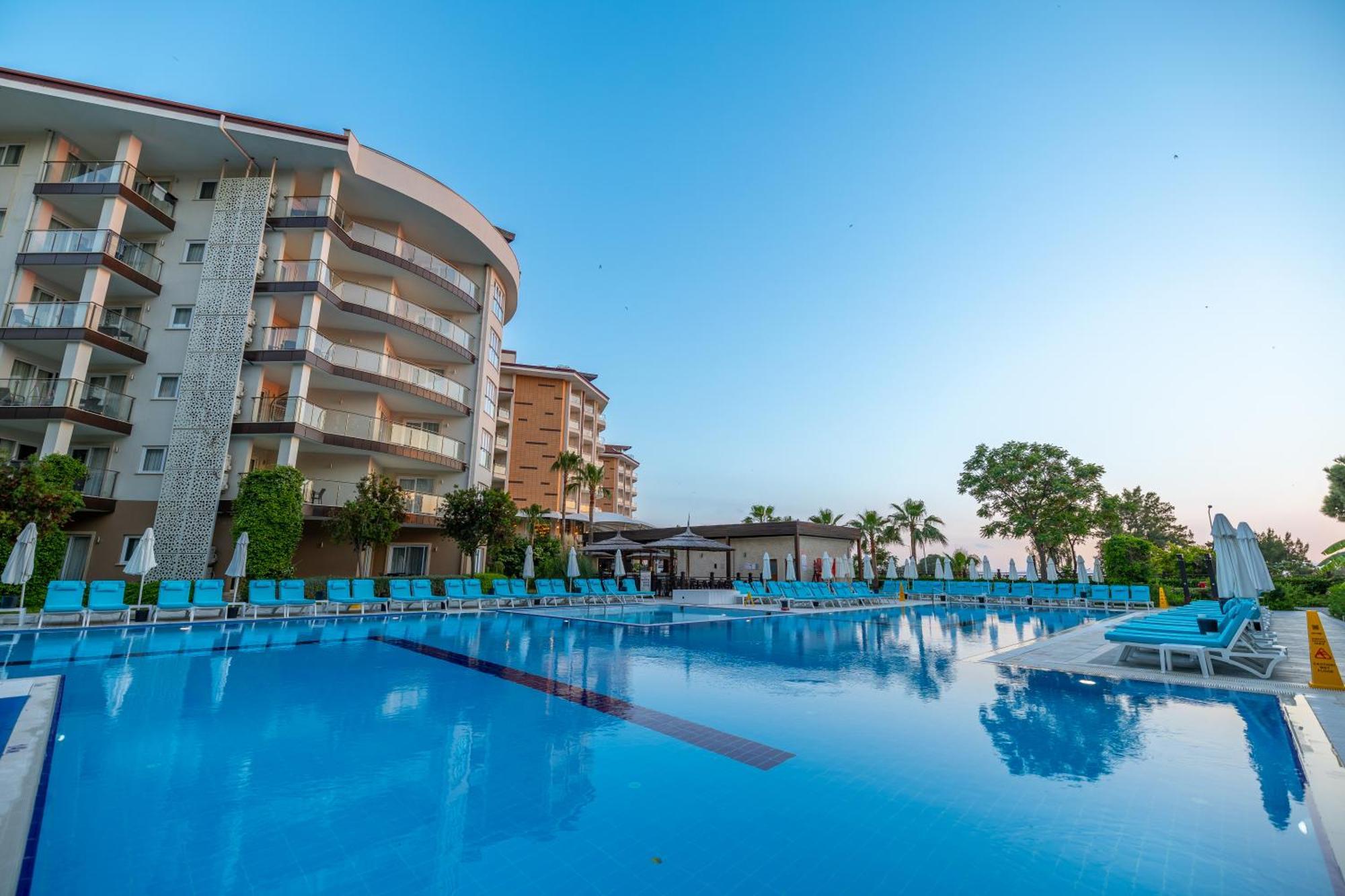 Ramada Resort Kusadasi & Golf Exterior photo