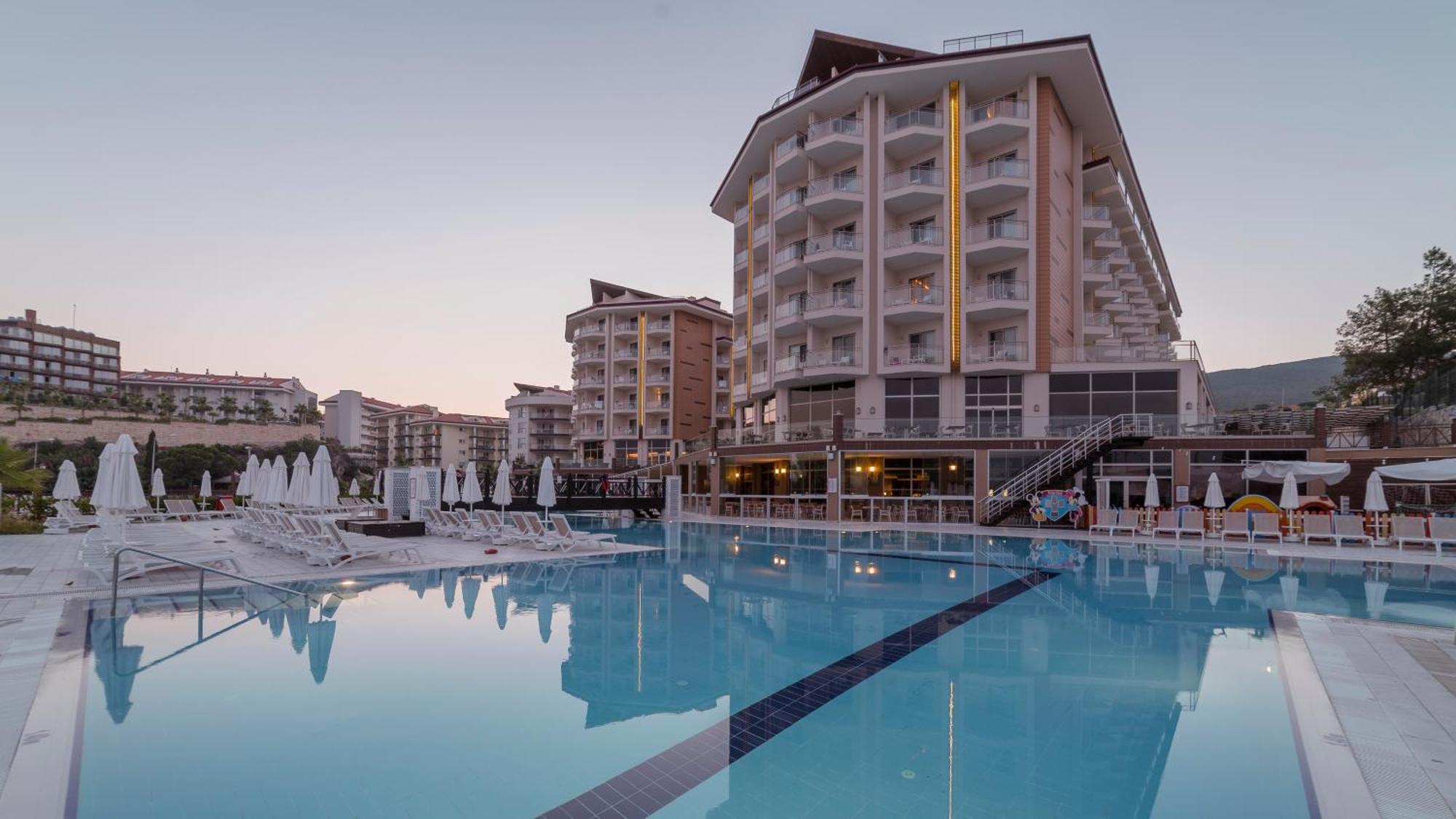 Ramada Resort Kusadasi & Golf Exterior photo