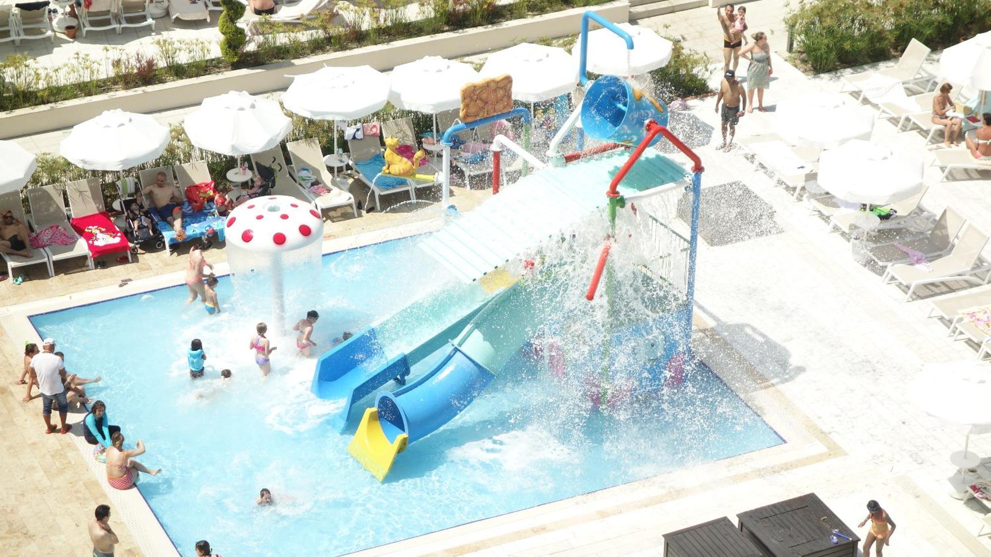 Ramada Resort Kusadasi & Golf Exterior photo Aqua Park
