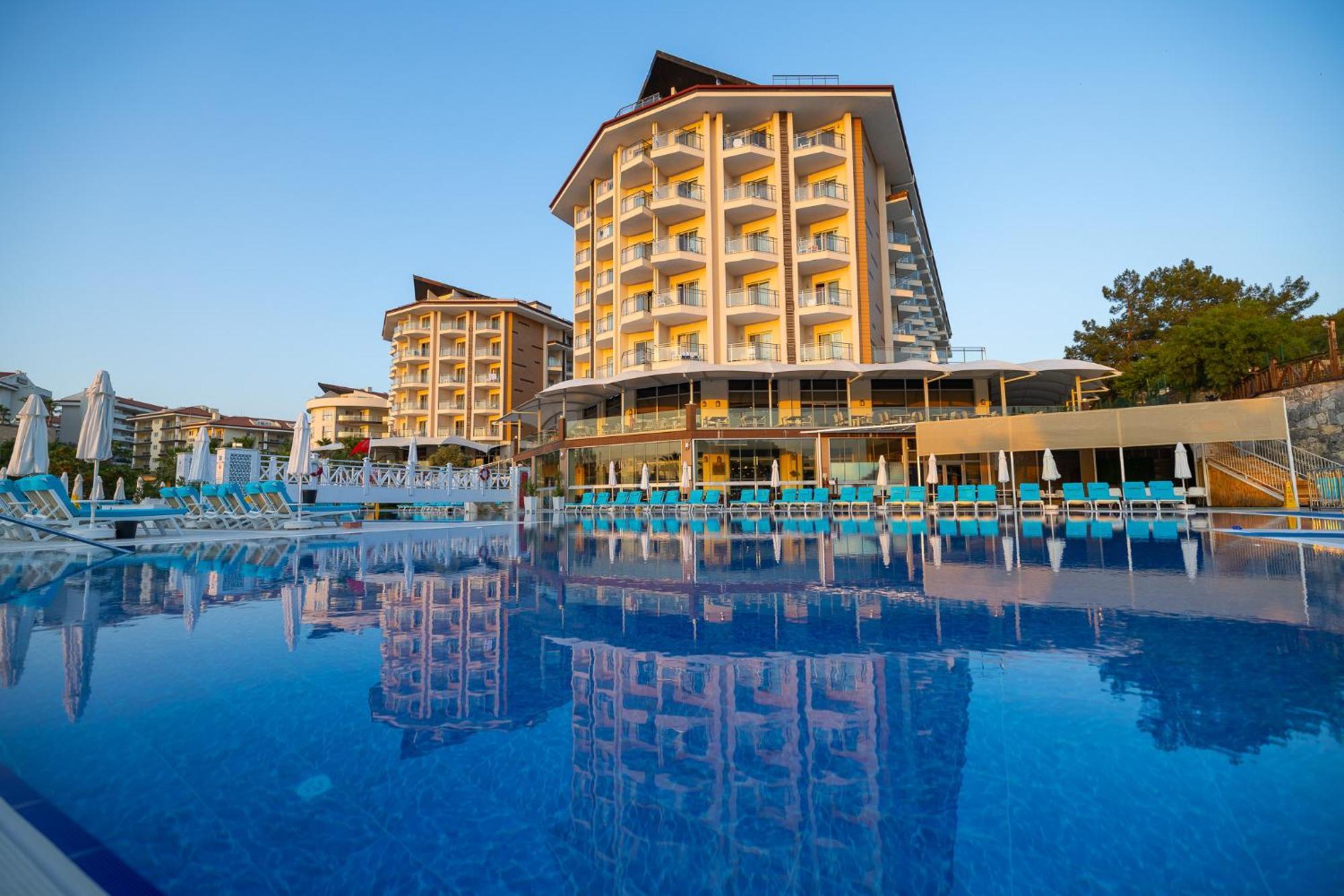 Ramada Resort Kusadasi & Golf Exterior photo