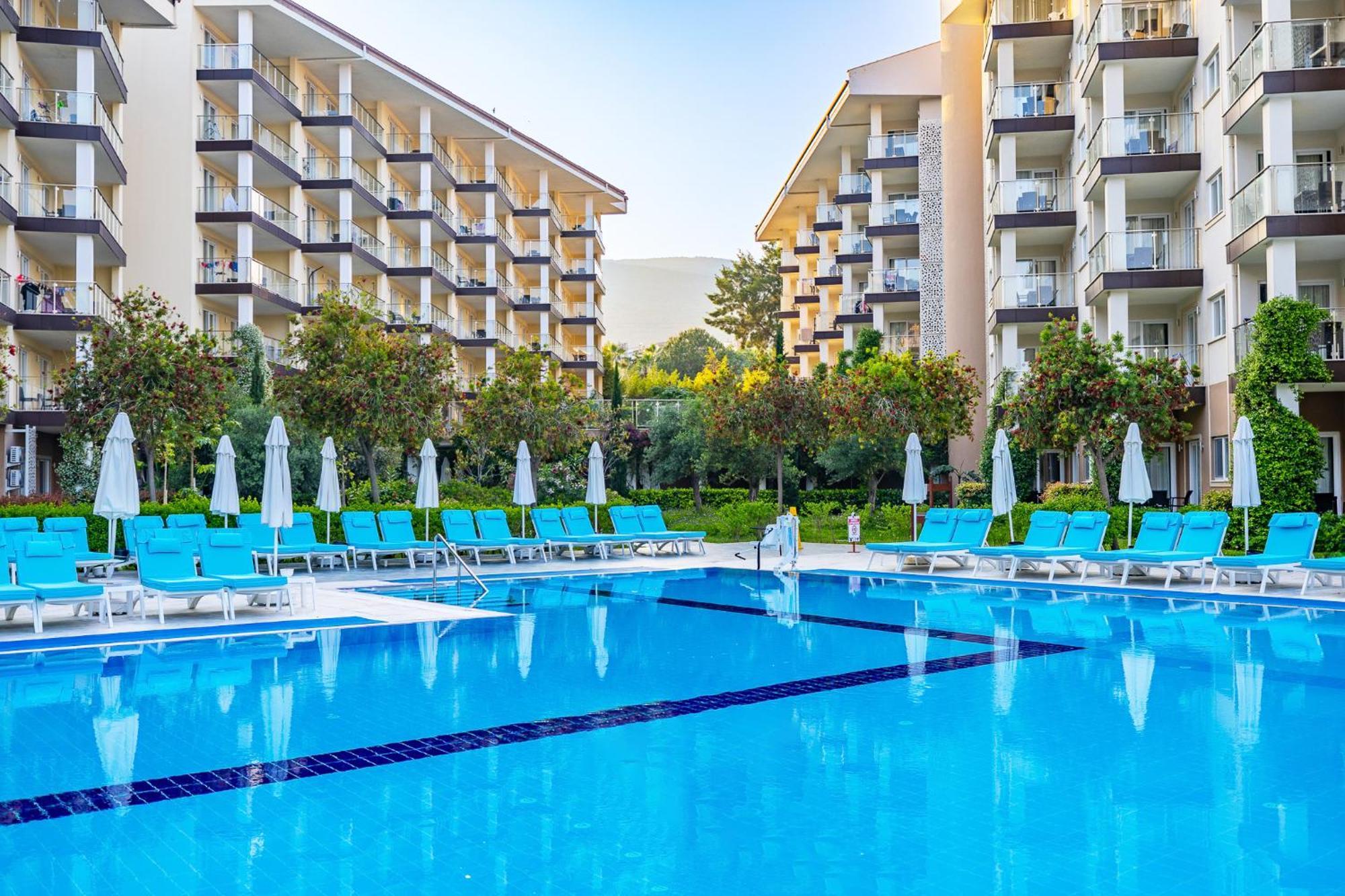 Ramada Resort Kusadasi & Golf Exterior photo The hotel's swimming pool