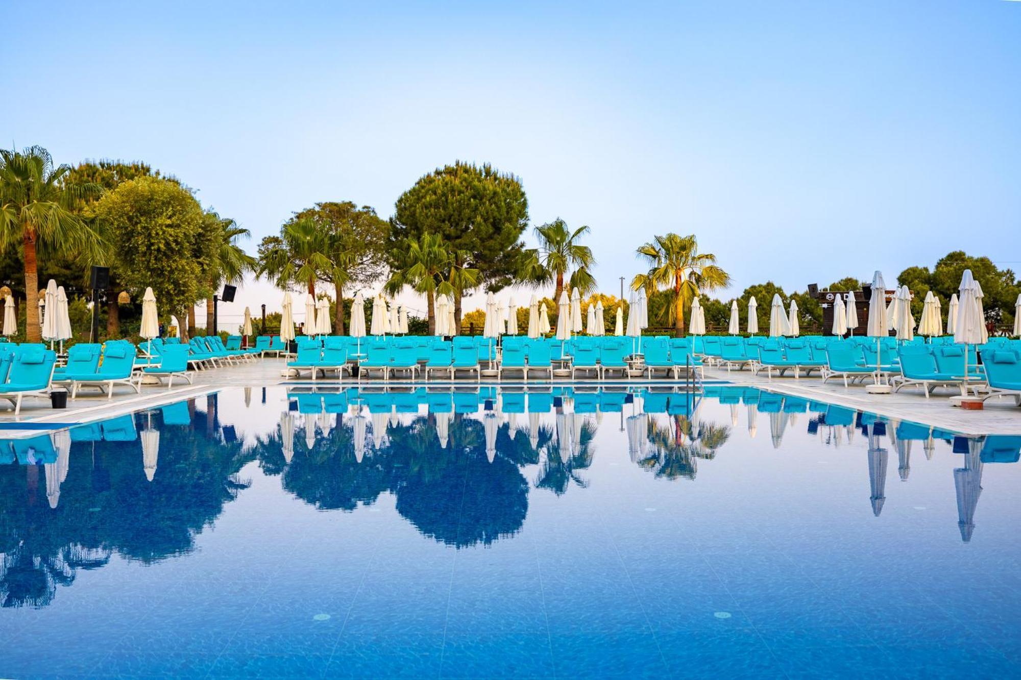 Ramada Resort Kusadasi & Golf Exterior photo Pool at the hotel