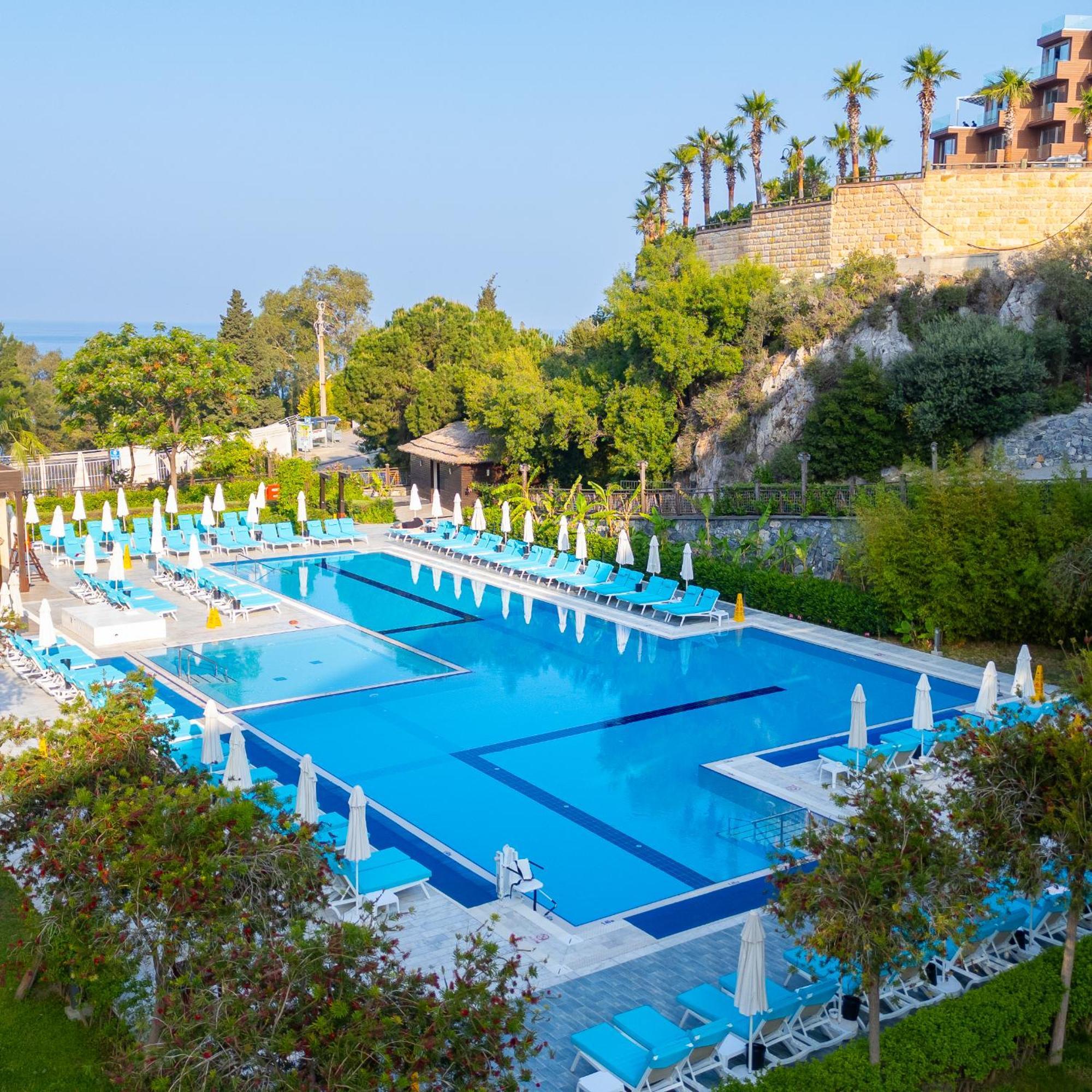 Ramada Resort Kusadasi & Golf Exterior photo A swimming pool
