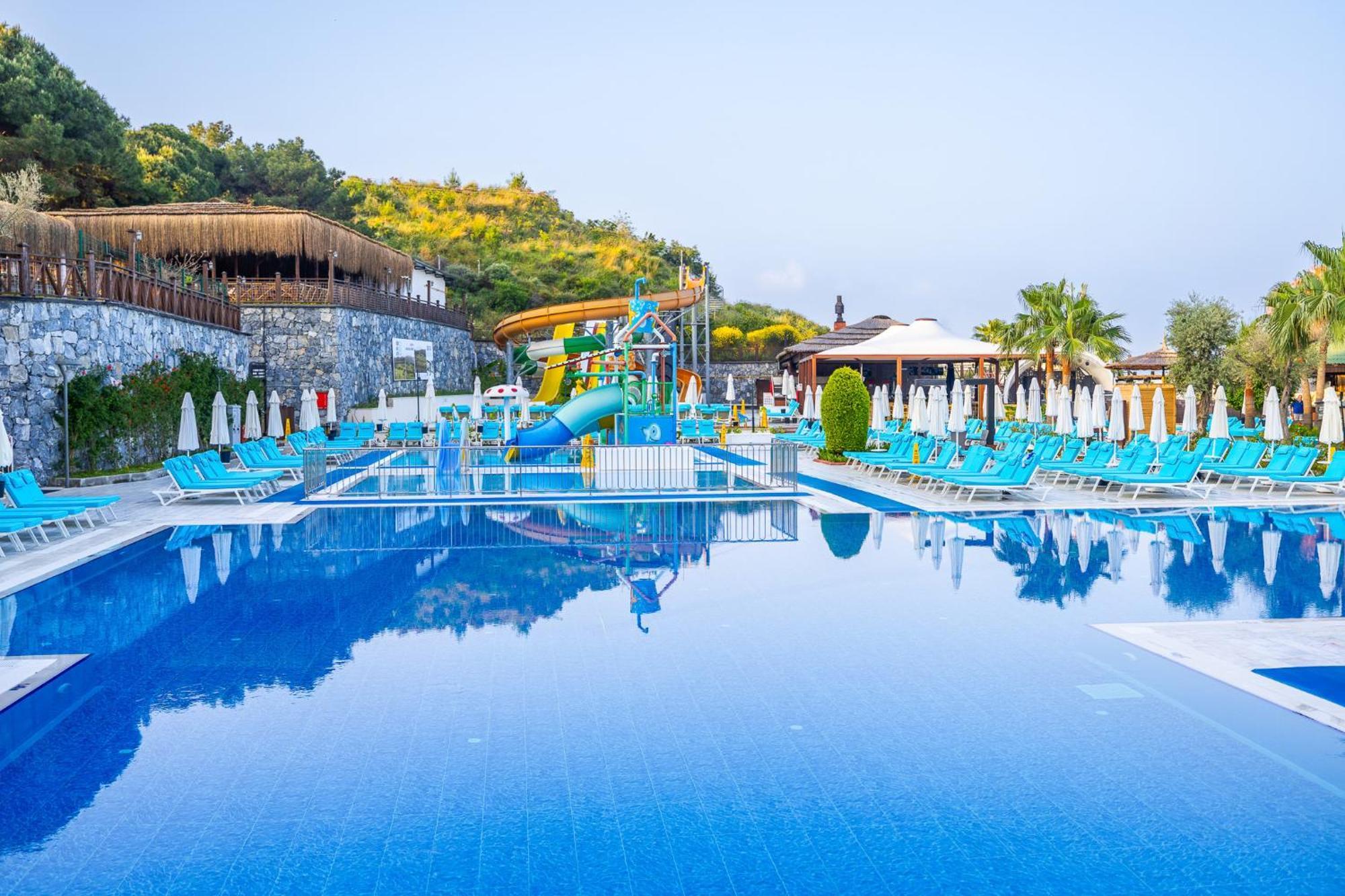 Ramada Resort Kusadasi & Golf Exterior photo