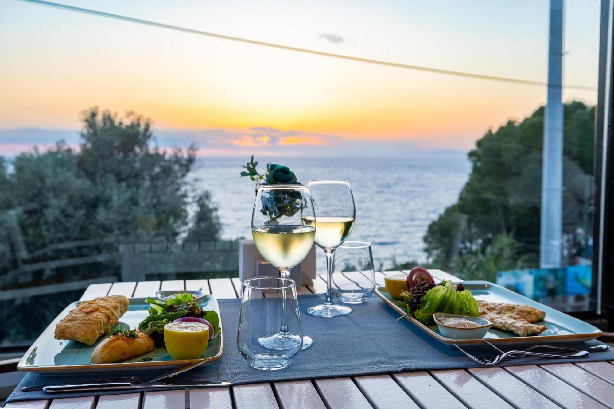Ramada Resort Kusadasi & Golf Exterior photo Sunset at the restaurant