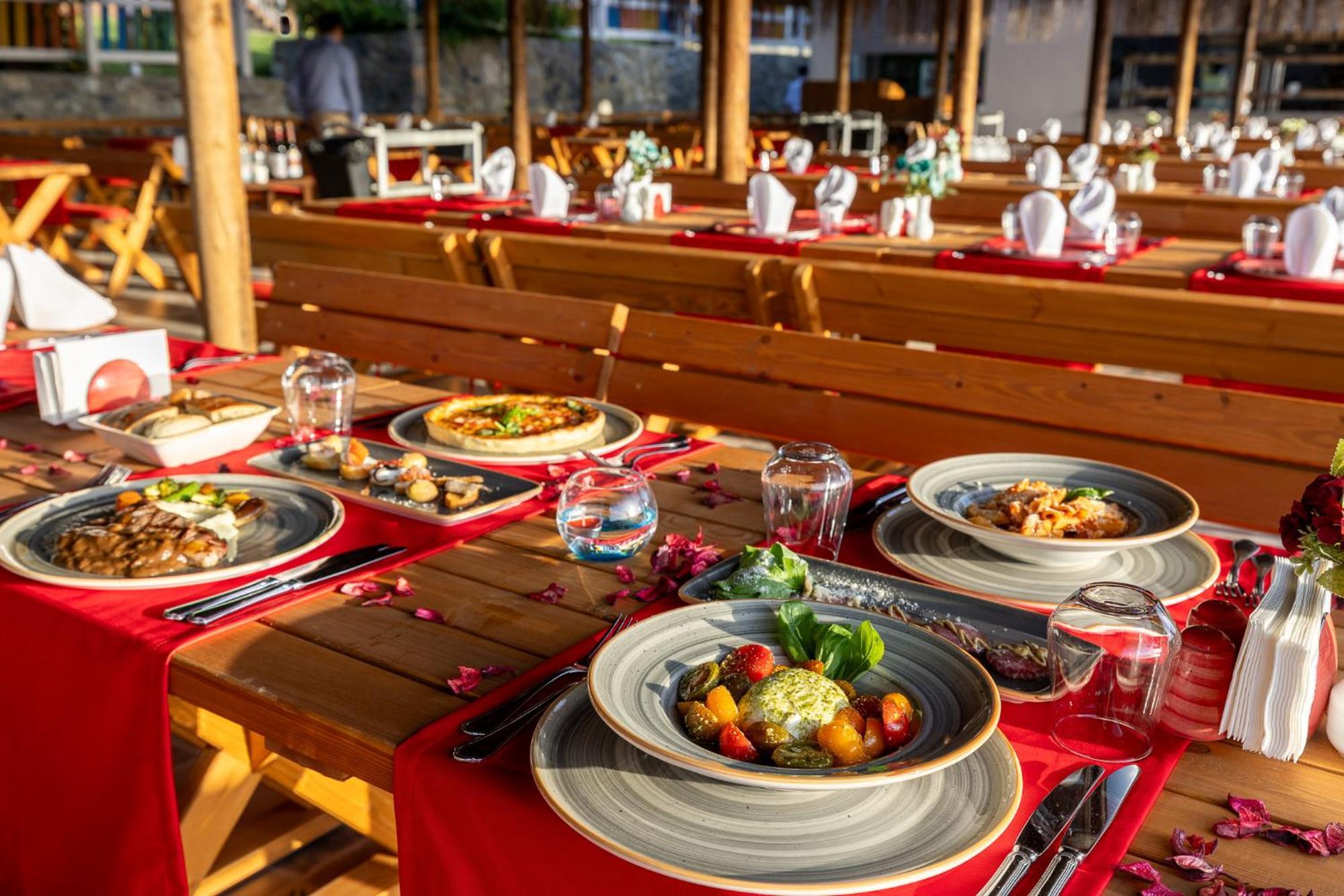 Ramada Resort Kusadasi & Golf Exterior photo A typical dinner at the restaurant