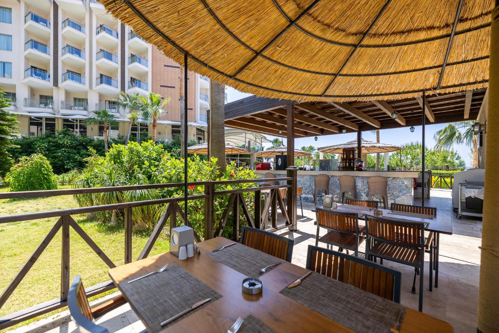 Ramada Resort Kusadasi & Golf Exterior photo The restaurant